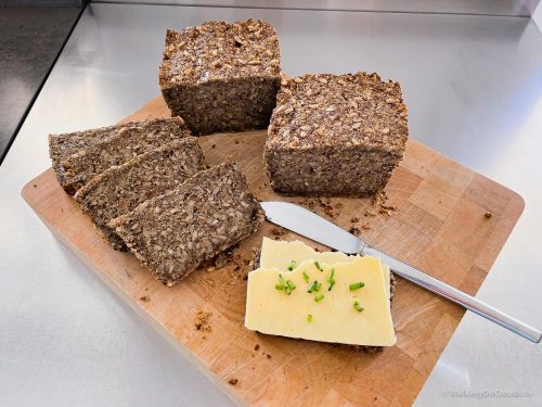 Vollkornbrot ohne Mehl und Hefe - ganz einfach selber backen. Mit wenigen Zutaten ein sehr leckeres Brot gebacken