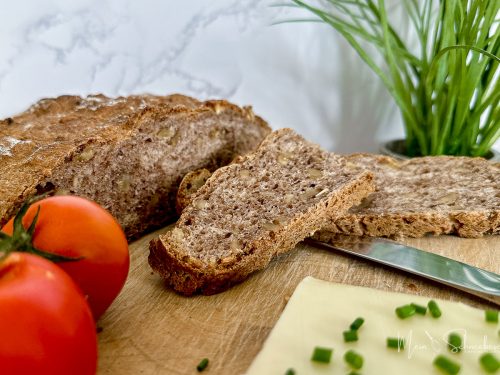 Dinkelvollkornbrot mit Walnüssen - gesundes und einfaches Rezep